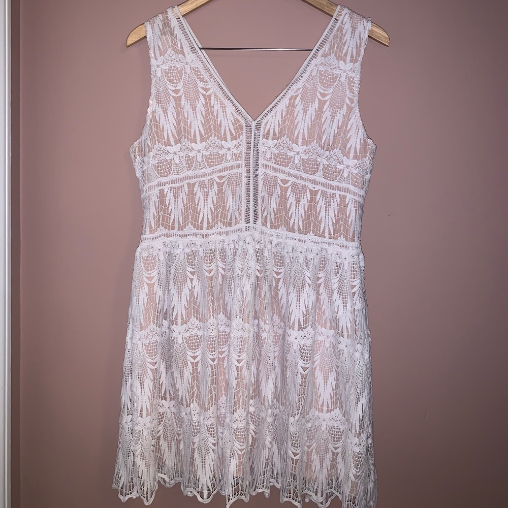 SAKS FIFTH AVN. White Lace Dress